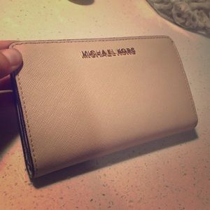 Beautiful lightly used like new gorgeous MK wallet